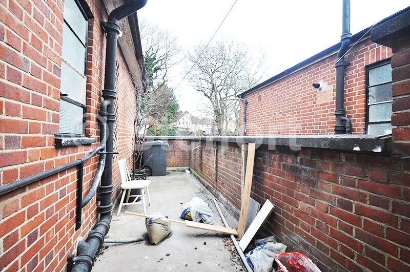 Apartment in Bromley - View 4