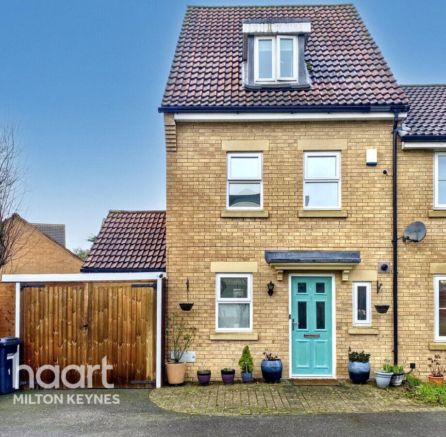 4-bed semi-detached on Olivier Row, Milton Keynes, £425,000
