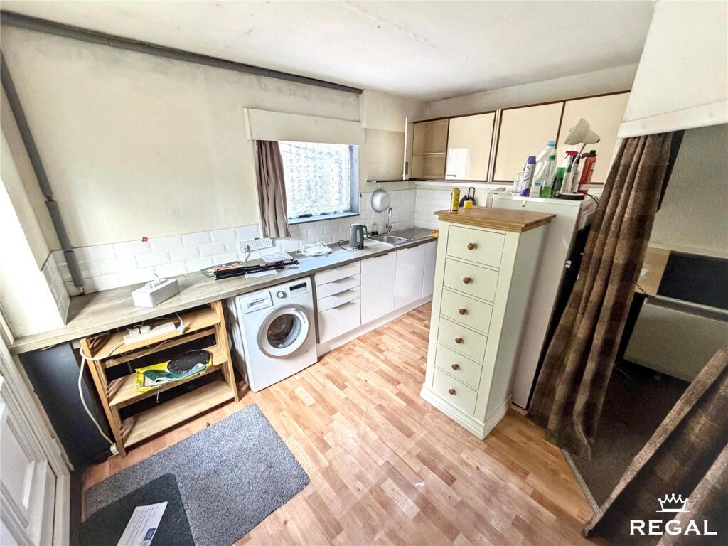 Apartment in Bournemouth, Boscombe - View 2