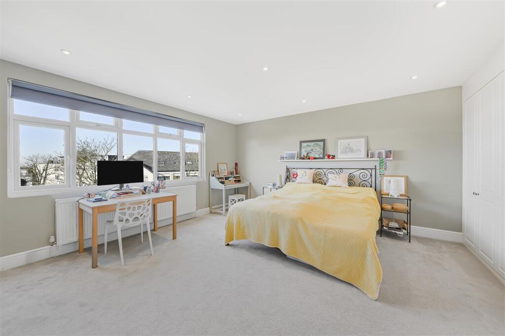 House in London - View 5