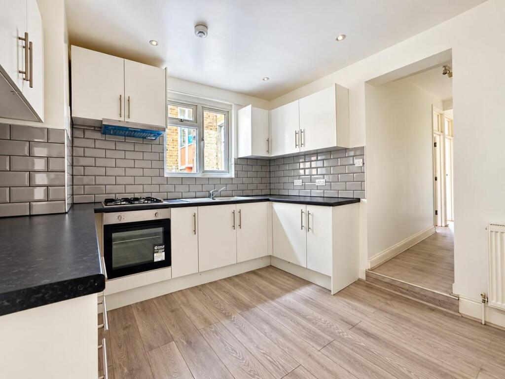 Apartment in Harrow - More