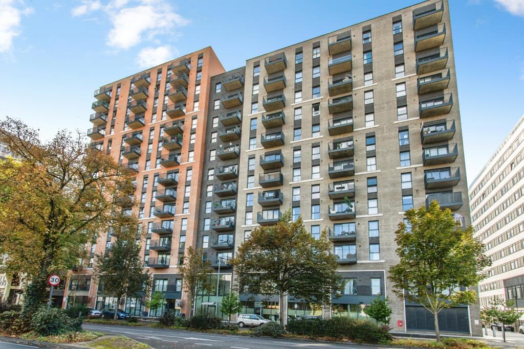 Main image of property: Victoria Avenue, SOUTHEND-ON-SEA, Essex, SS2