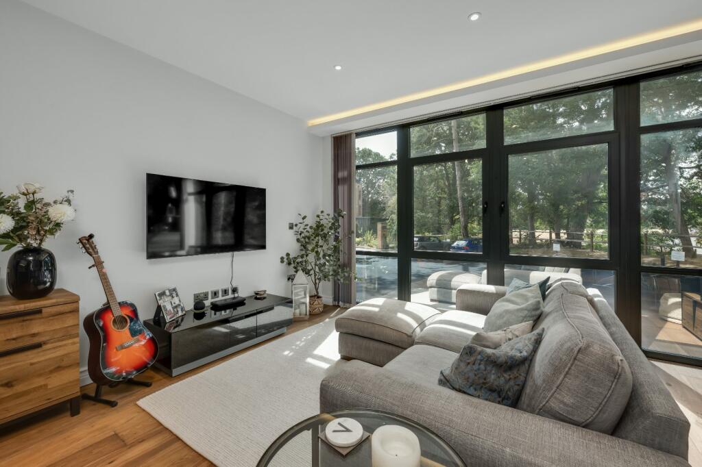 Apartment in Elmbridge, Claygate - View 4