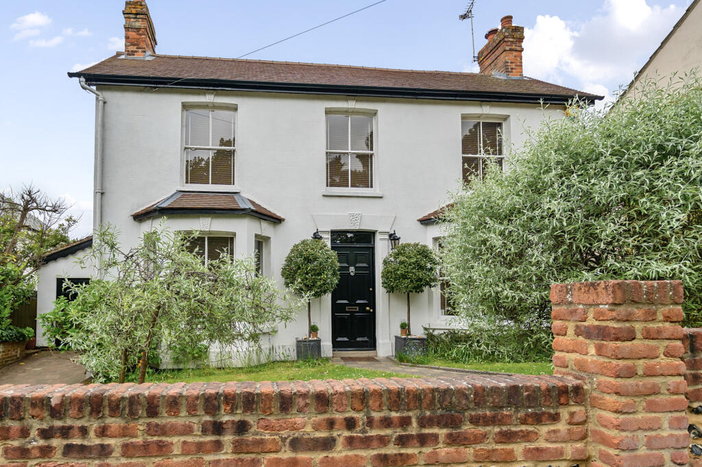 Main image of property: Upper Weybourne Lane, Farnham, GU9