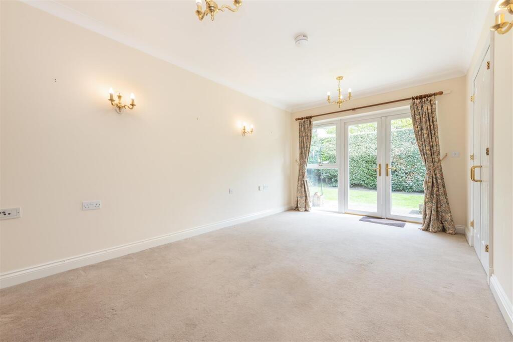 Fontwell Avenue, Eastergate photo 4