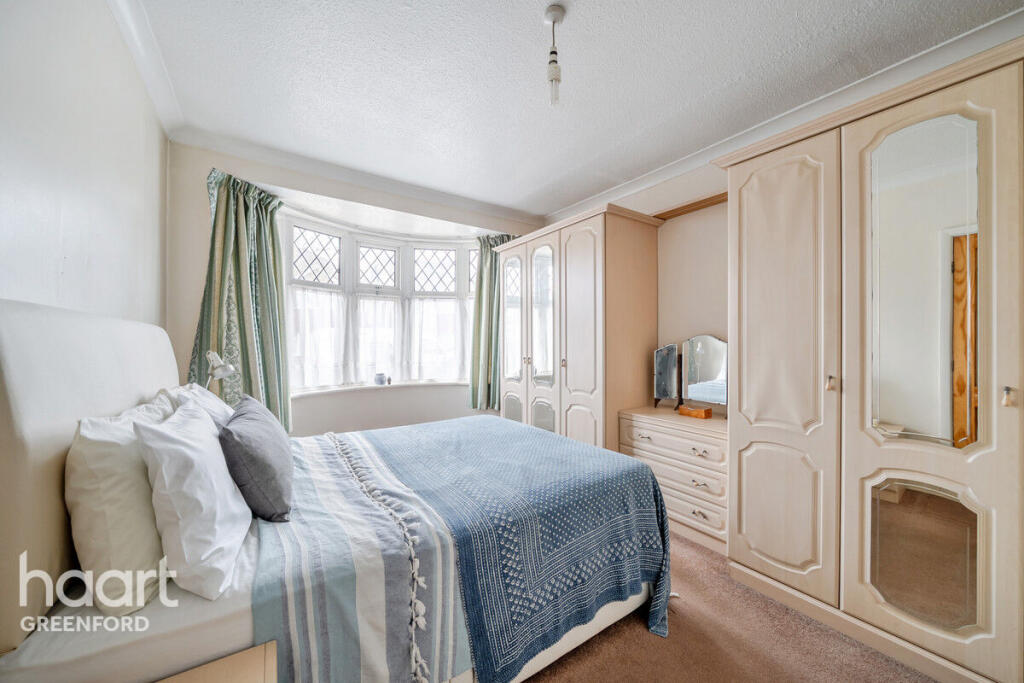 Croyde Avenue, Greenford photo 4