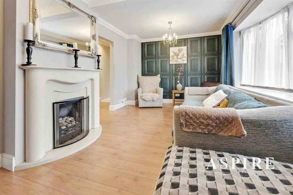 5-bed detached on Hawkesbury Close, Canvey Island, £550,000