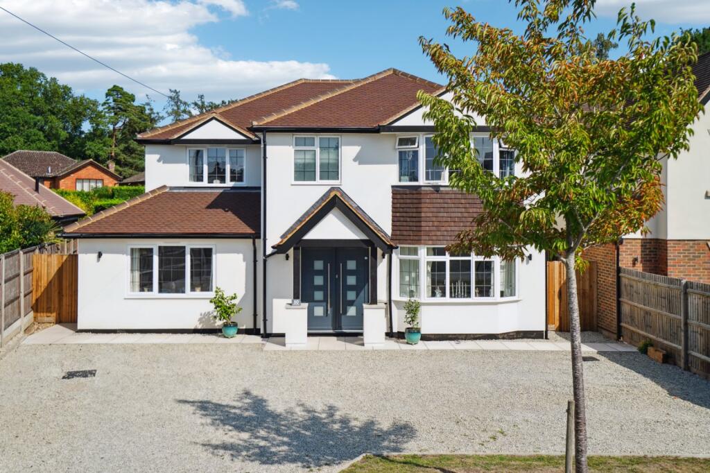 Main image of property: Monument Lane, Chalfont St. Peter, Gerrards Cross, Buckinghamshire, SL9