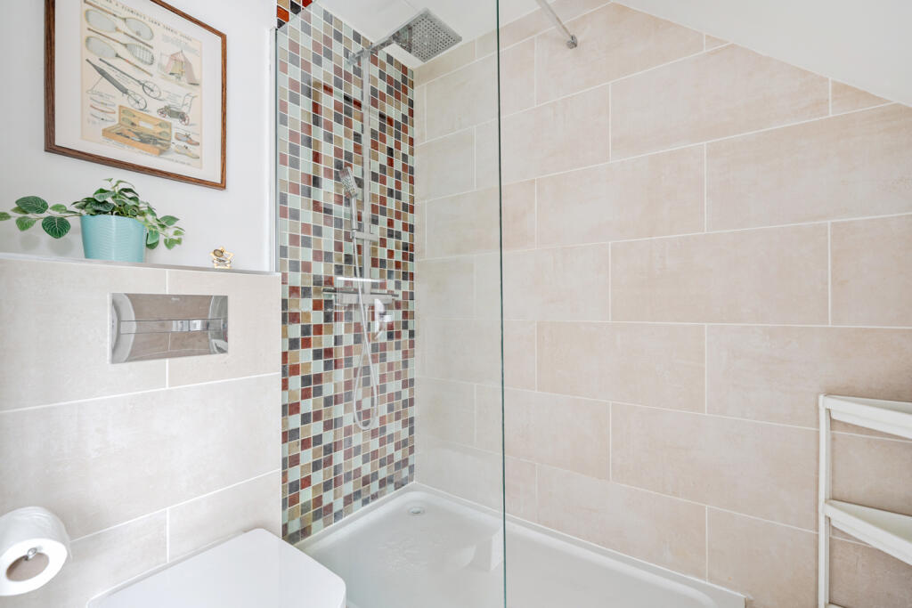 Apartment in Woking, Surrey - More