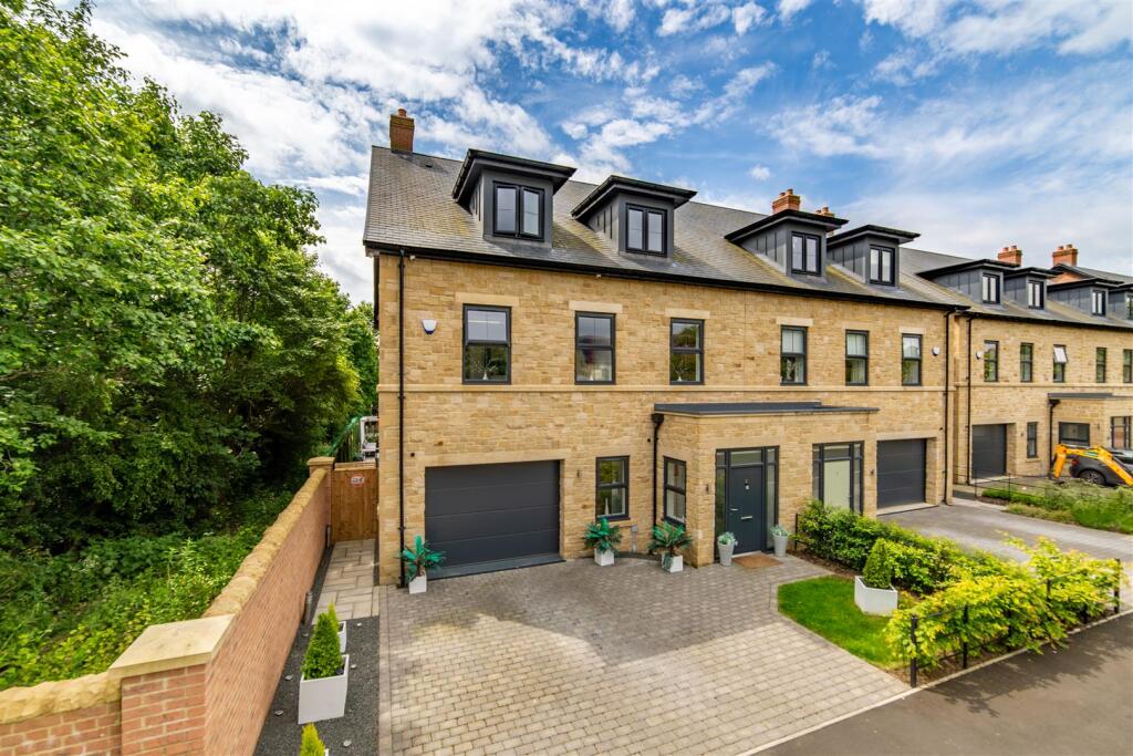 5-bed semi-detached on Greenwood Close, Brunton Woods, NE13, £875,000