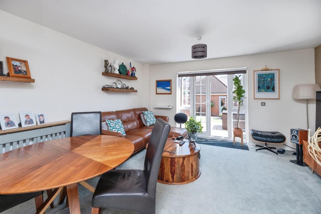 House in Buckingham, Buckinghamshire - View 2