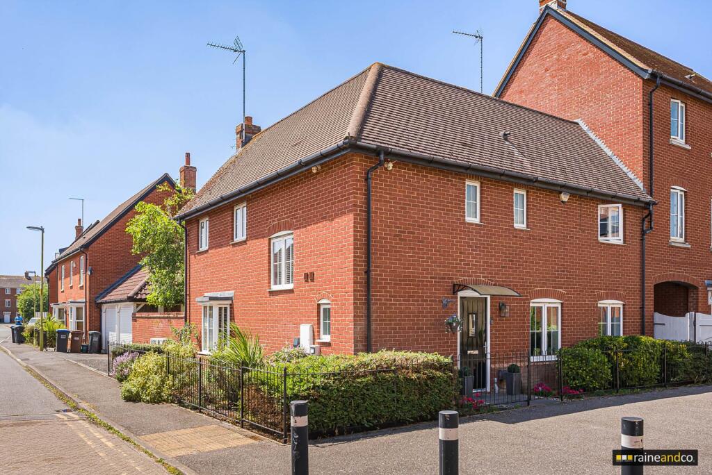 Salisbury Village, Hatfield