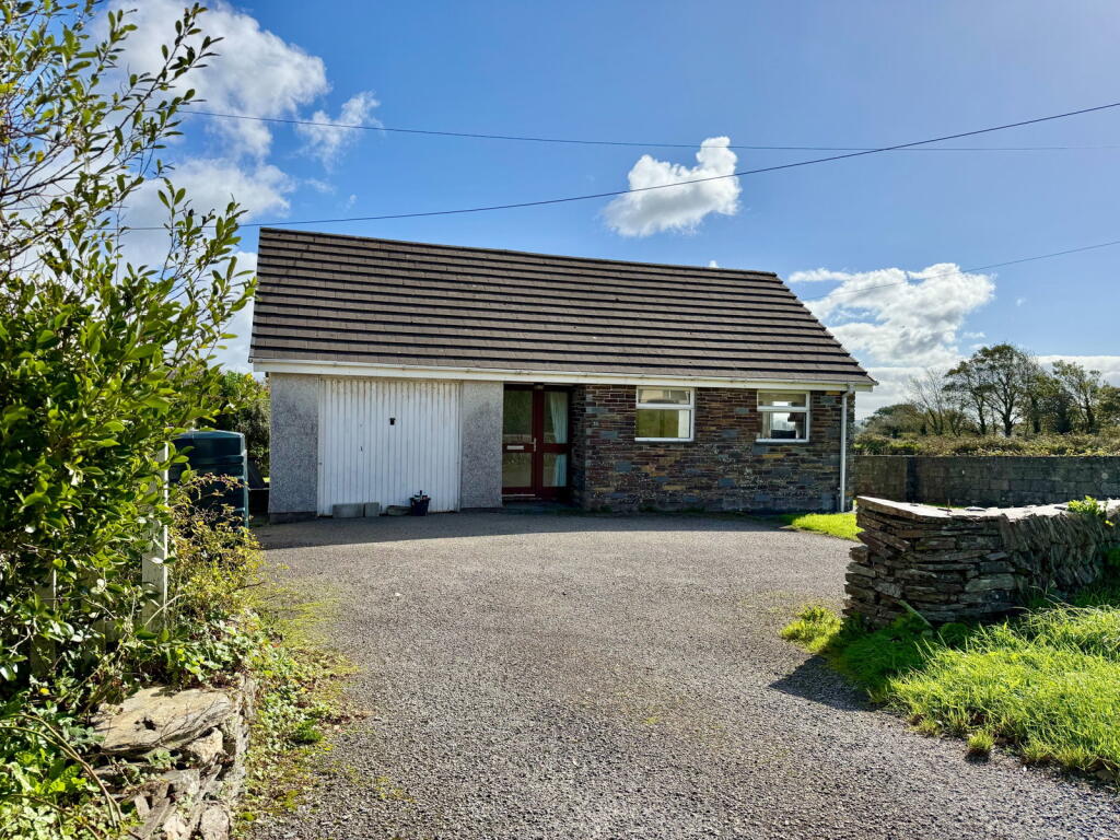 3-bed detached on High Street, Delabole, PL33, £350,000