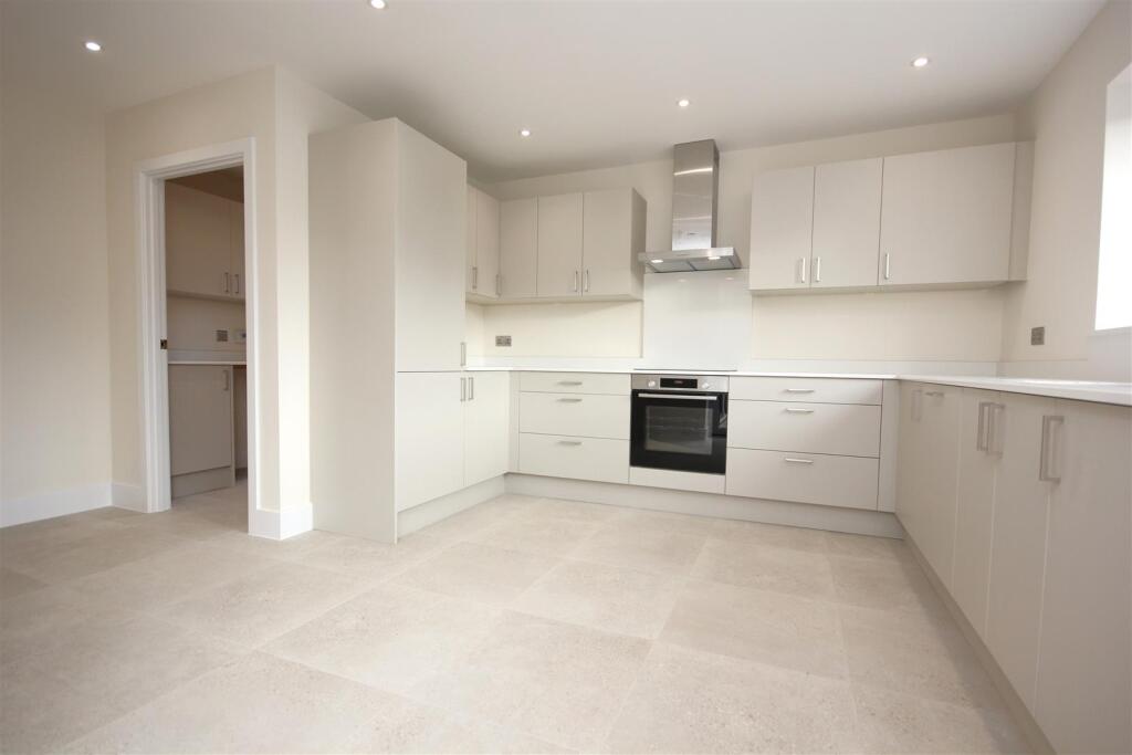 House in Rushden, North Northamptonshire - View 3