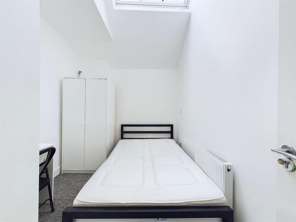 Apartment in Bristol - View 5
