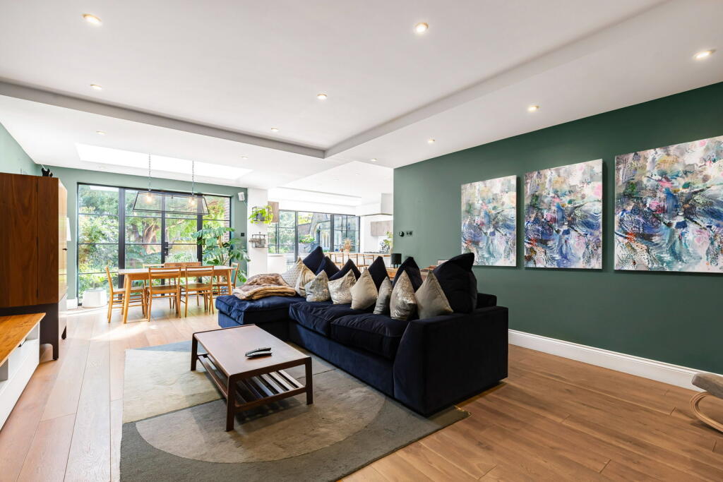 House in London - View 3