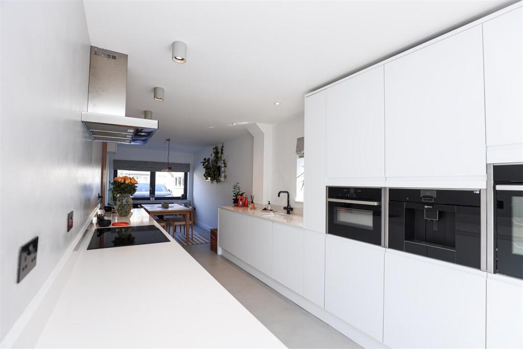 House in Rhoose, Rhoose Point - View 5
