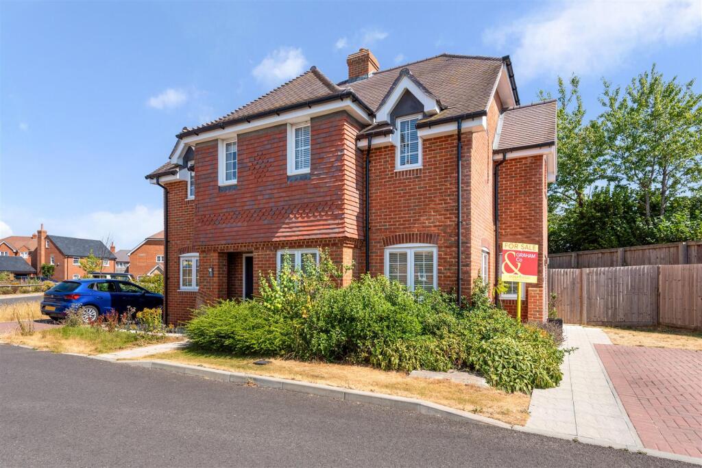 2-bed semi-detached on St. Marys Hill, Hurstbourne Priors, Whitchurch, £369,950