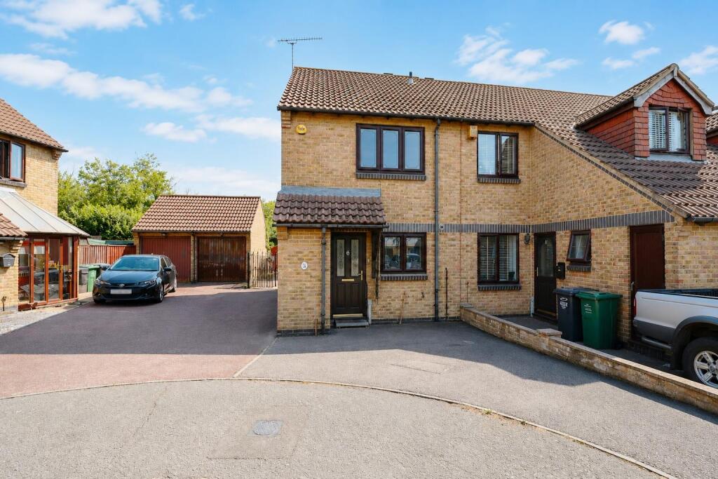 Main image of property: Whites Close, Greenhithe