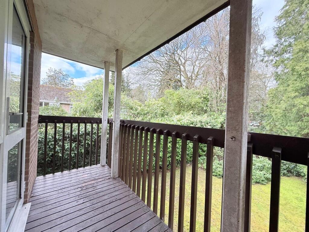 Fernlea Avenue, Ferndown photo 3