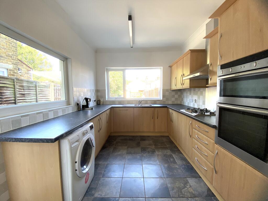 House in Southend-on-Sea - View 2