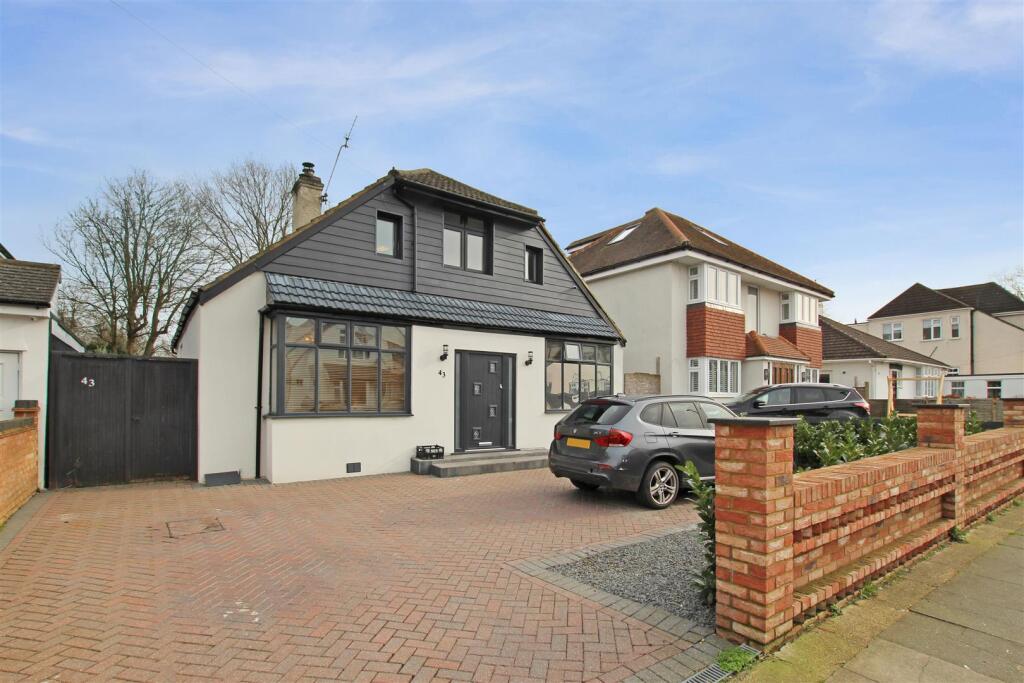4-bed detached on Baldwyns Park, Bexley, £750,000
