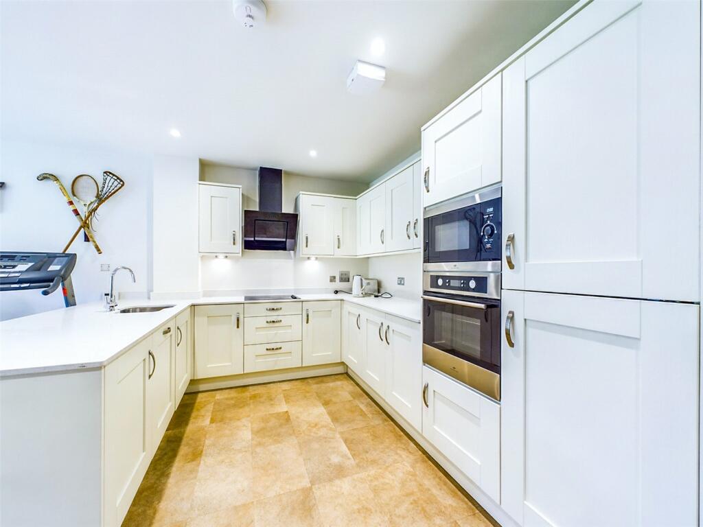 Royal Close, Christchurch, Dorset, BH23 photo 4