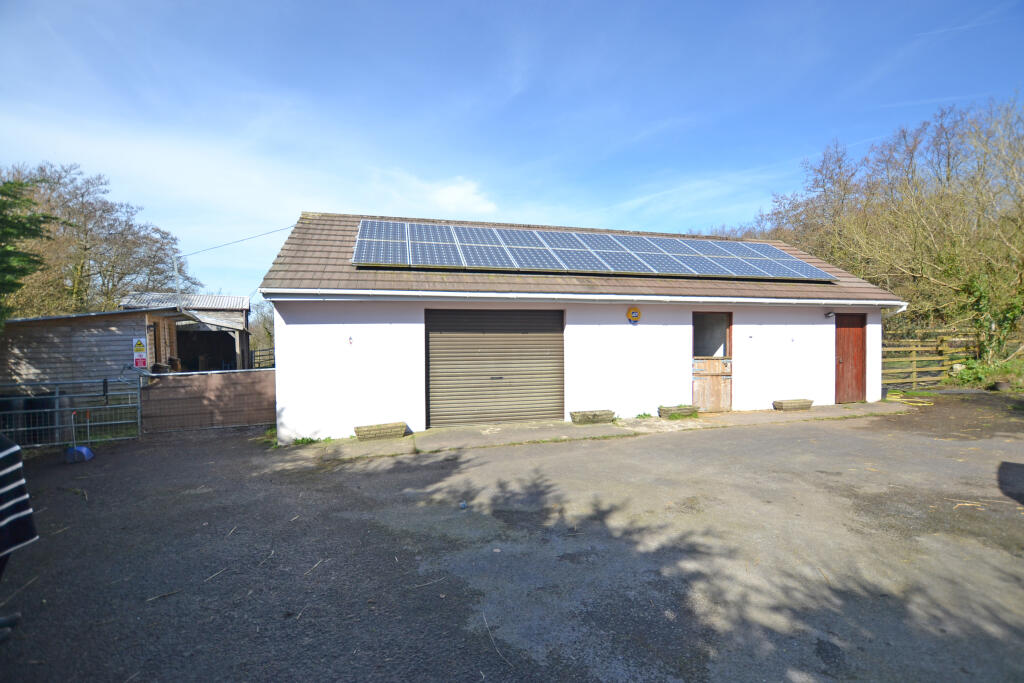 House in Ammanford, Llandybie - View 2