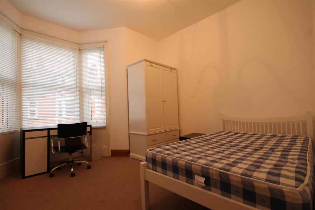 Apartment in Newcastle upon Tyne - View 3