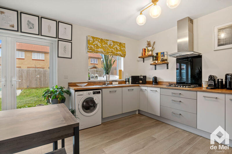 Meadowsweet Road, Leckhampton, Cheltenham, Gloucestershire, GL53 photo 2