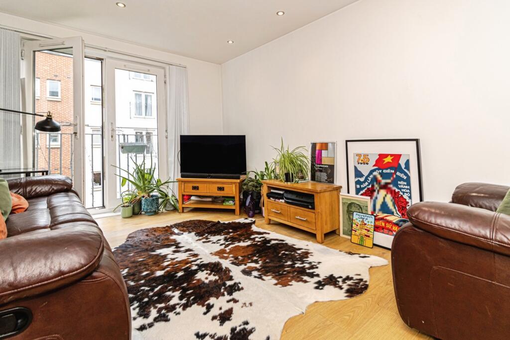 Apartment in Salford, Greater Manchester - View 2
