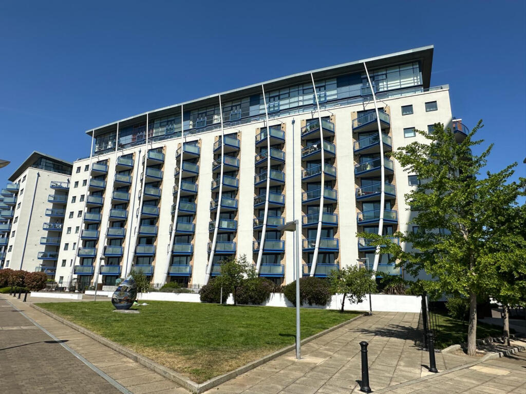 Main image of property: Newton Place, Canary Wharf, E14