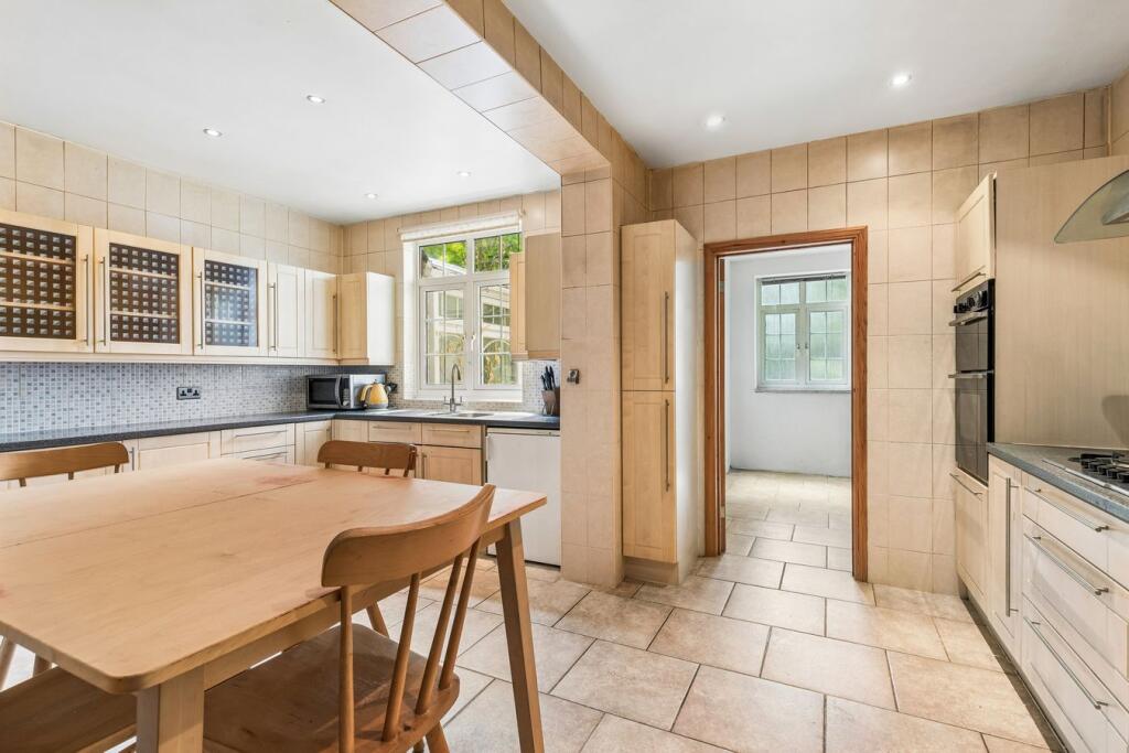 House in Harrow - View 4