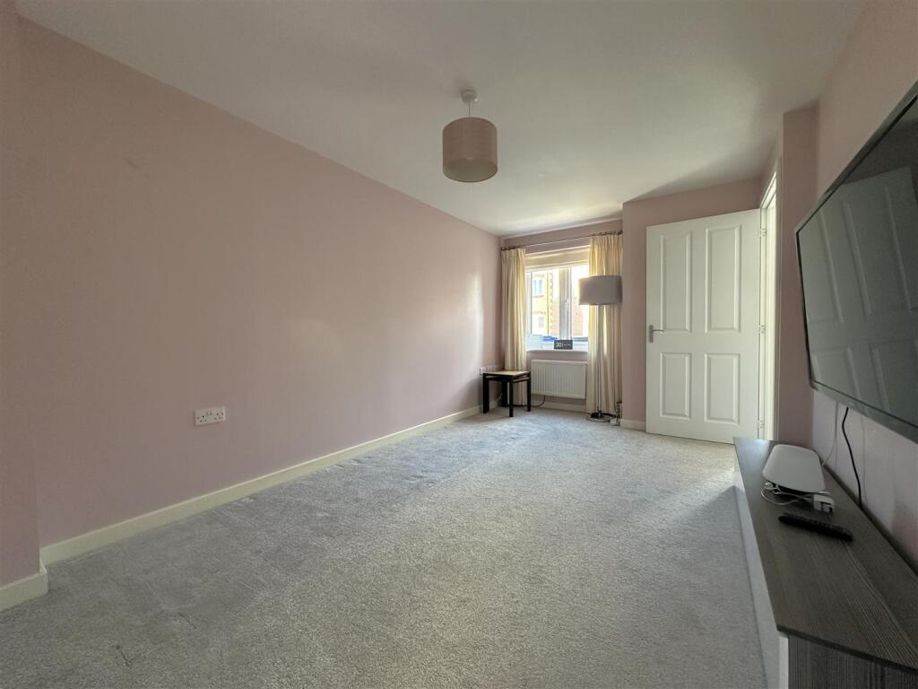 Bryant Close, Chippenham photo 4