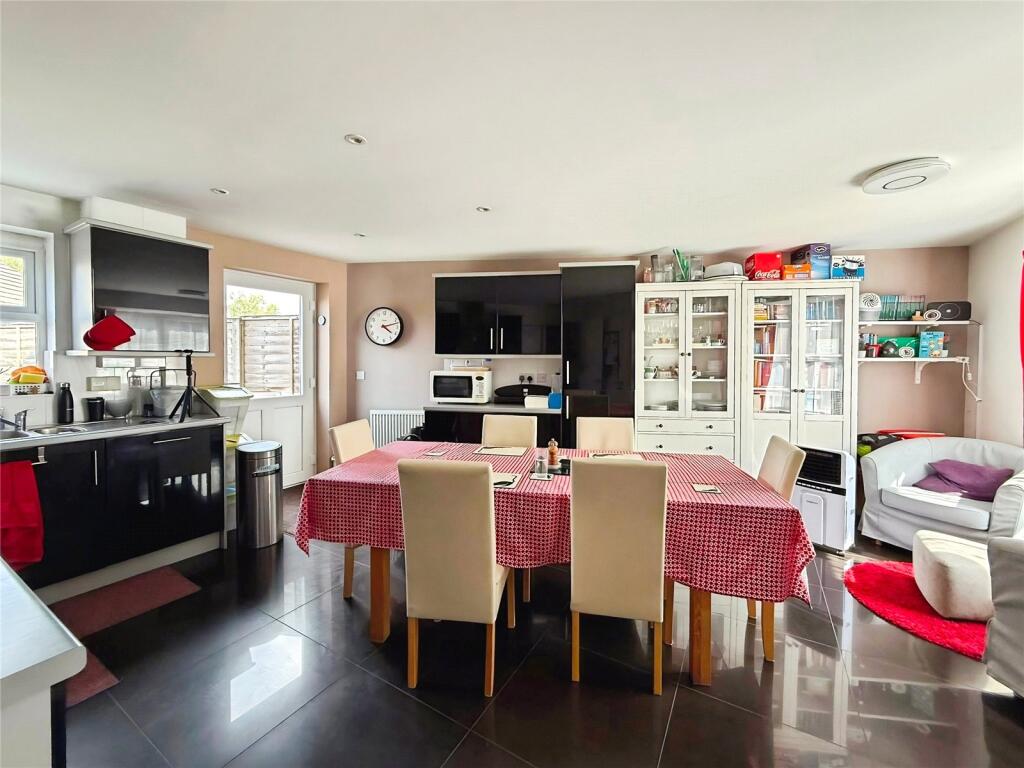 House in Bracknell, Jennett's Park, Hanworth - View 5