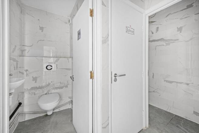 BATHROOM (3).jpg