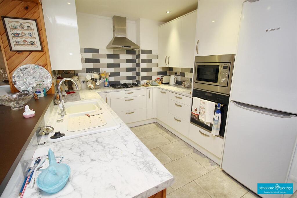 White Lodge Close, Tilehurst, Reading – pohled 5