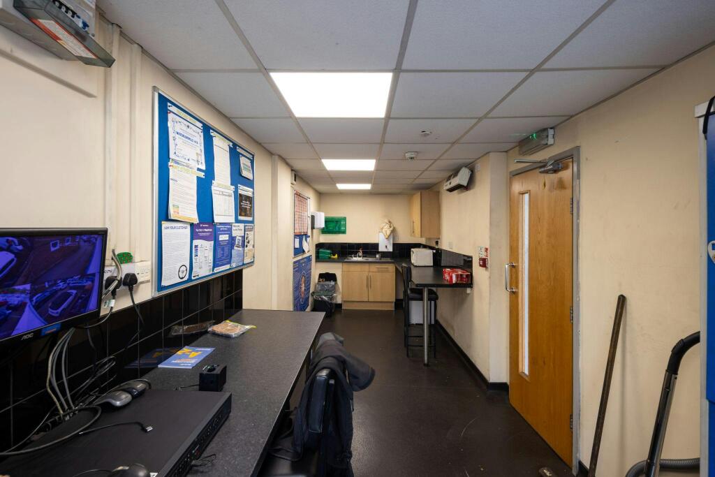 Kwik Fit Waterlooville Internal 2.jpg