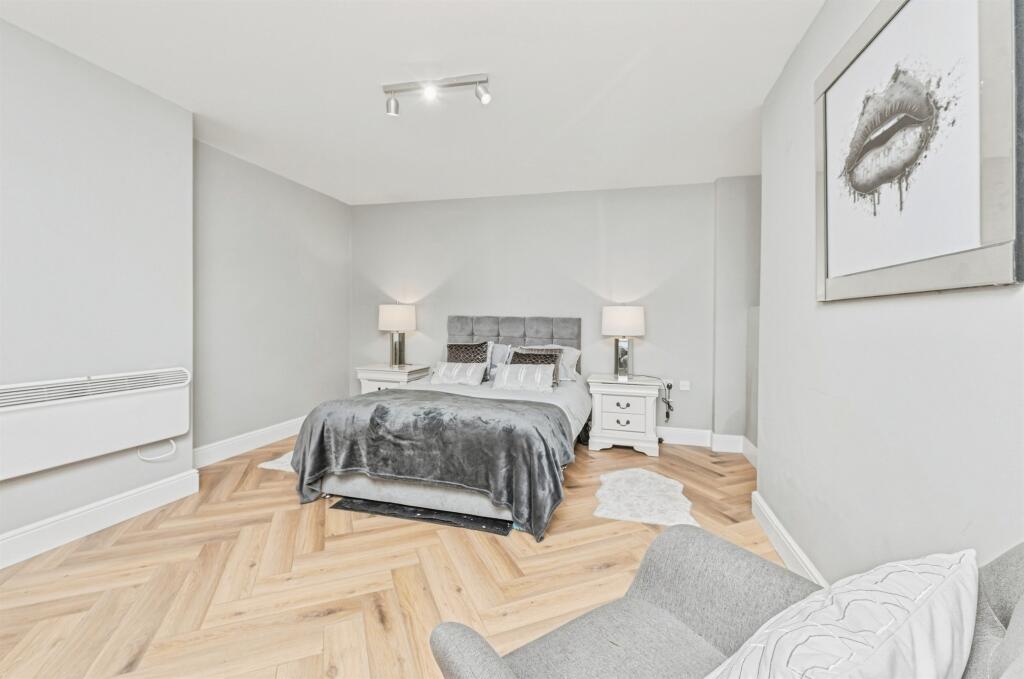 Apartment in Huddersfield - View 5