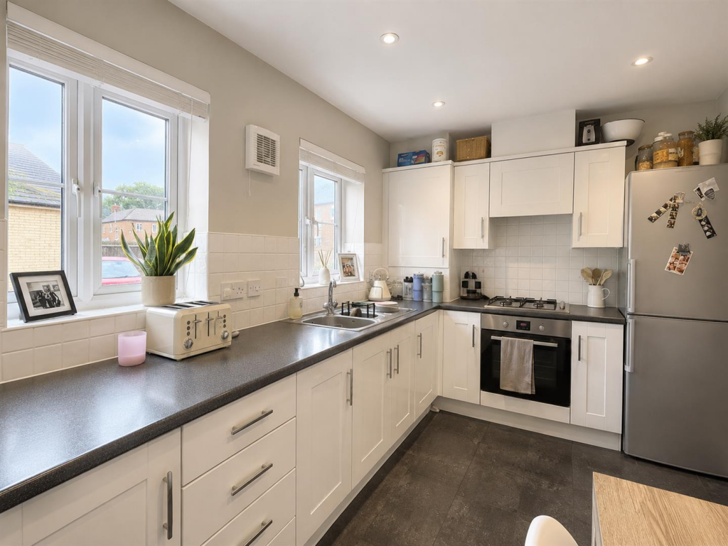 Apartment in North Hertfordshire, Great Ashby - View 3