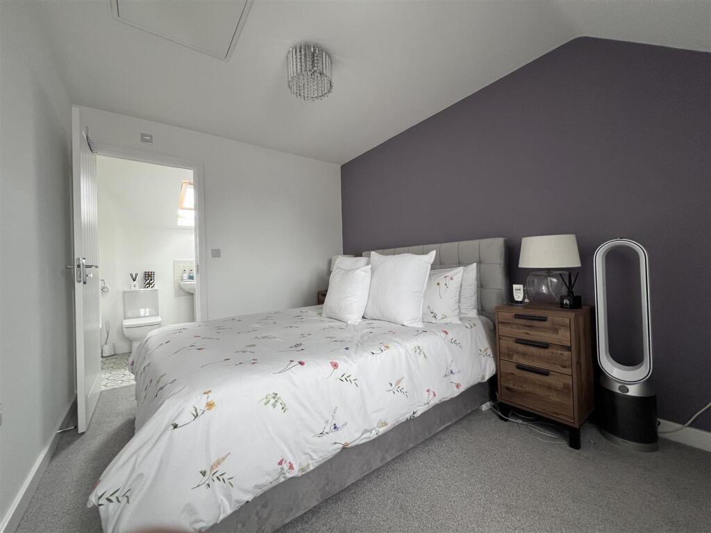 House in Towcester, West Northamptonshire - View 4