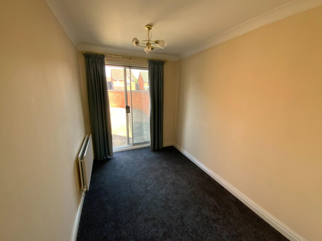 CRADLEY HEATH, Mary Macarthur Drive photo 4