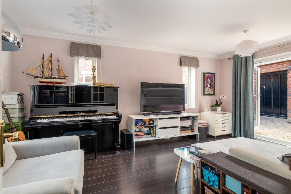 Hillbeck Grove, Middleton, Milton Keynes, Buckinghamshire, MK10 9JJ photo 2