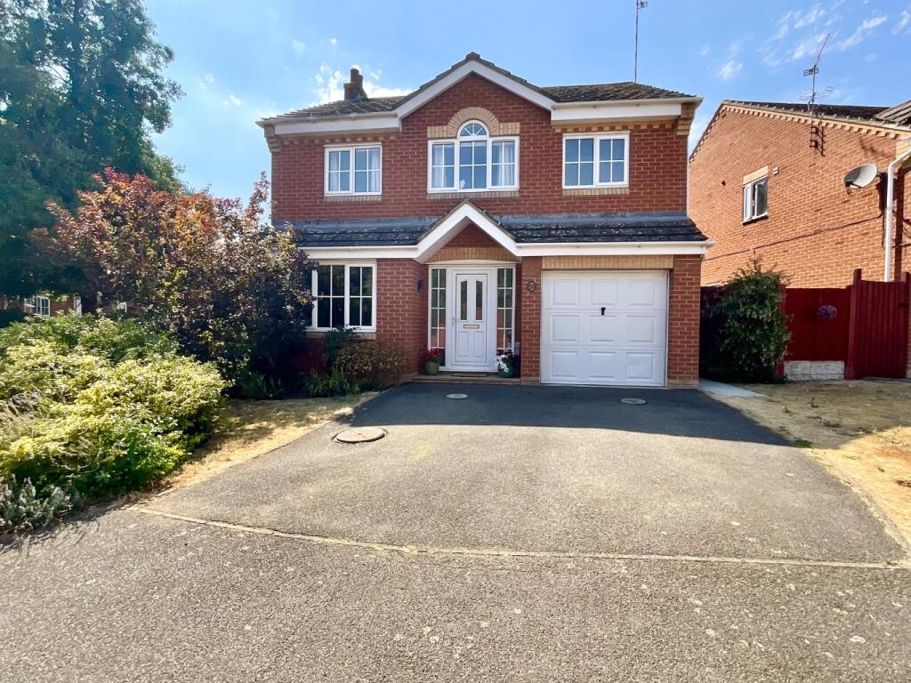 Main image of property: 11 Hopton Close, Daventry, NN11 0GF