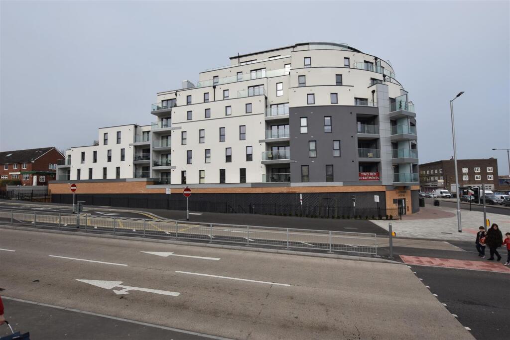 Main image of property: The Broadway, Loughton