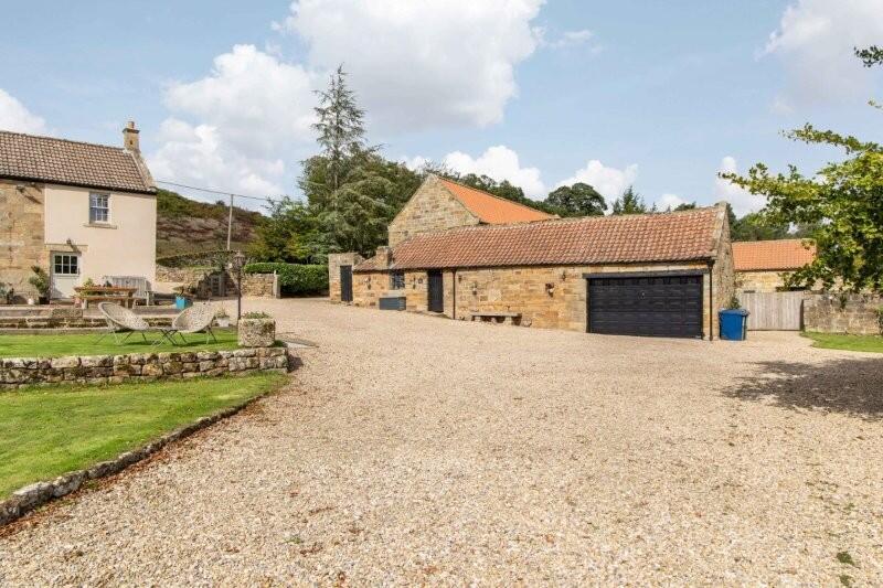 House in Castleton, Danby - More