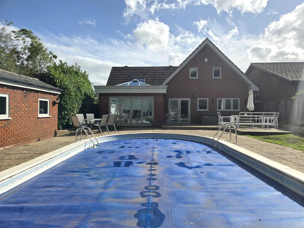 House in Dudley - View 3