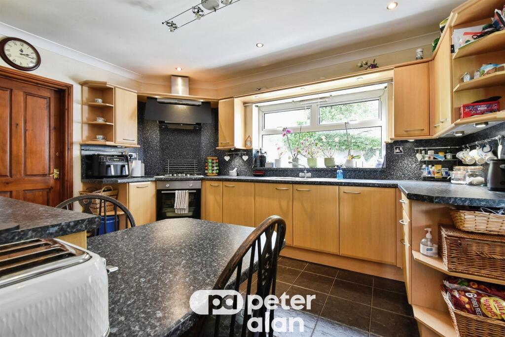 Woodland Way, Heolgerrig, Merthyr Tydfil photo 4