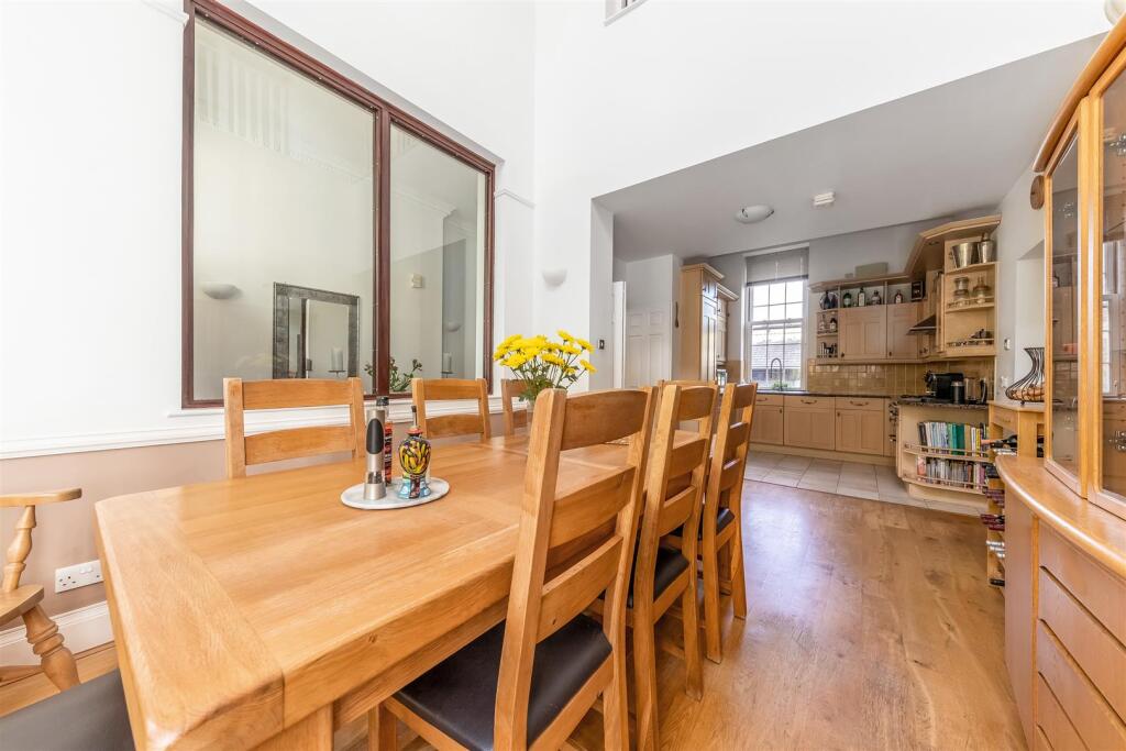 House in Croydon - View 5