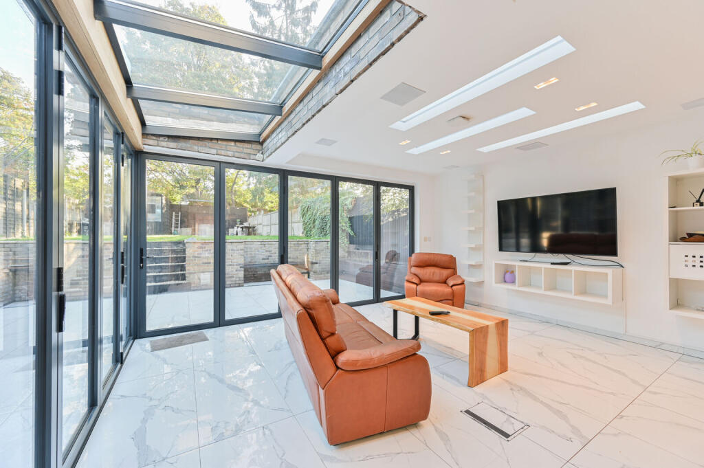 House in Croydon - View 2